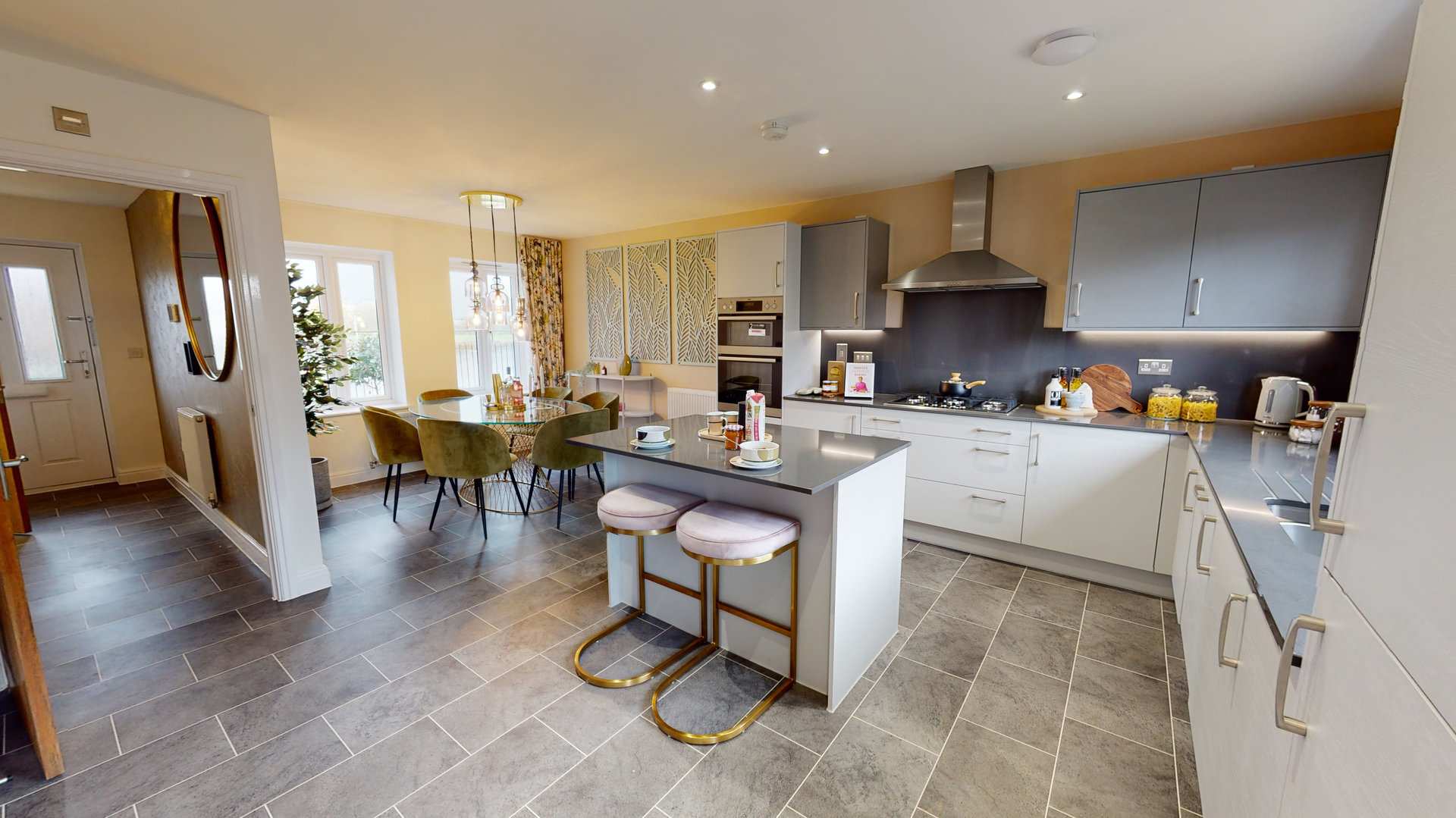Tropical Themed Show Home in Severn Valley
